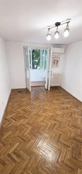 Apartament cu 2 camere semidecomandat în P-ța Victoriei