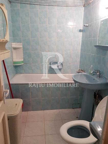 Apartament cu 3 camere decomandat, mobilat în Rogerius