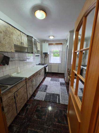 Apartament cu 3 camere decomandat, mobilat în Răcădău