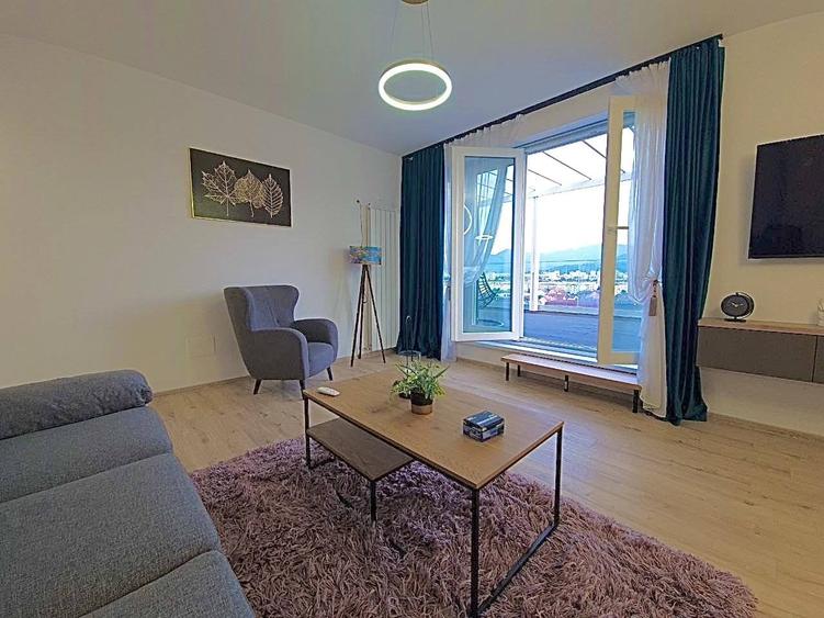Apartament cu 3 camere în Tractorul
