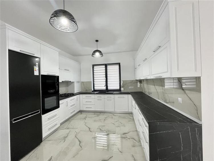 Duplex cu 4 camere cu Canalizare în Șelimbăr
