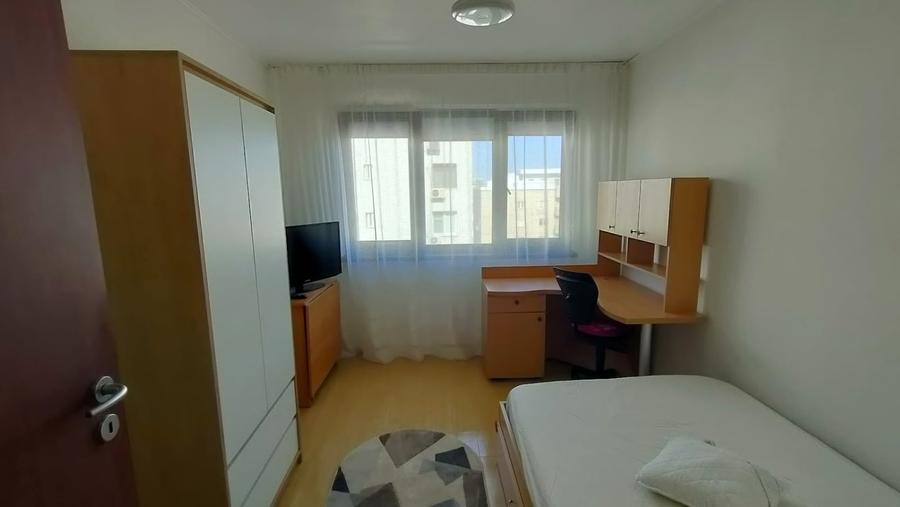 Apartament cu 3 camere semidecomandat în Dristor