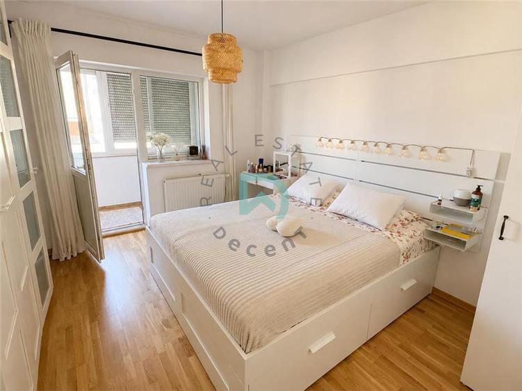 Apartament cu 4 camere decomandat în Tractorul