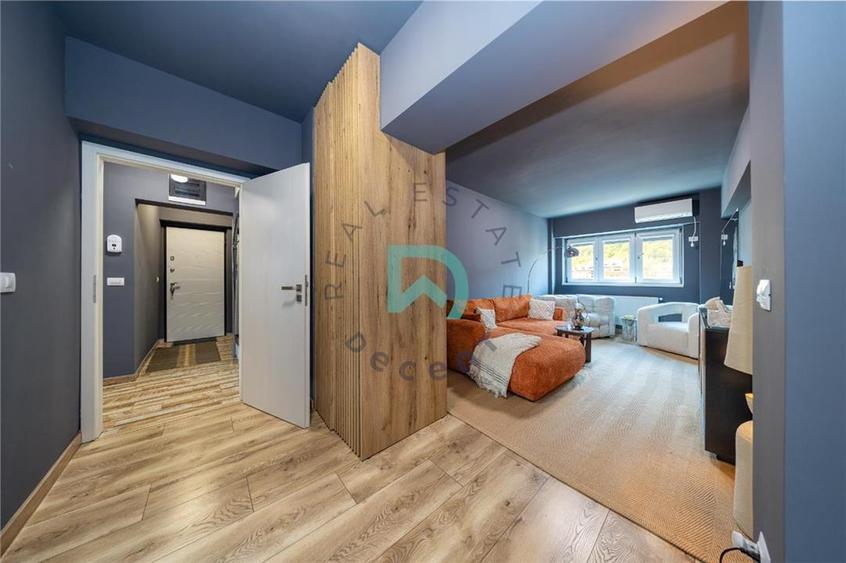 Apartament cu 4 camere decomandat în Răcădău