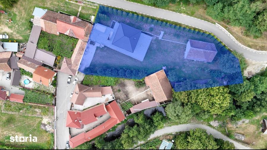 Casă cu 7 camere cu Teren 2666 Mp în Gura Râului