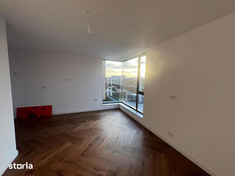 Casă cu 5 camere cu Teren 208 Mp în Central