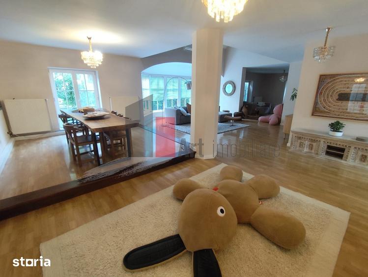 Casă cu 7 camere cu Teren 629 Mp în Central