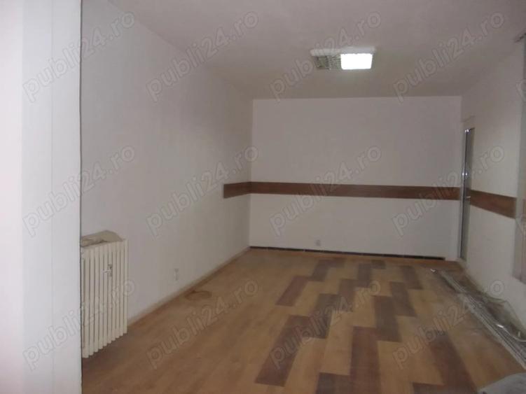 Spațiu comercial, de 100 mp, în Micro 17