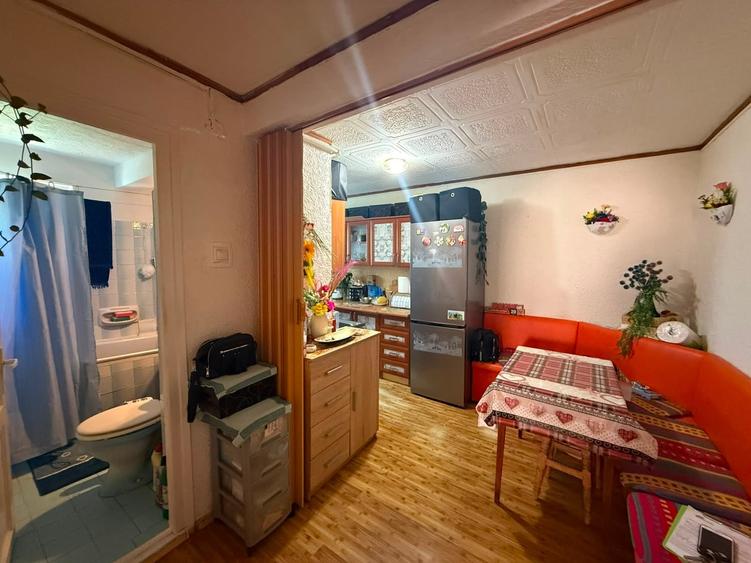 Apartament 3 camere-decomandat-bloc de caramida-zona Sc. Gen. Andrei Saguna - 5