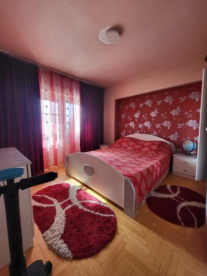 Apartament cu 4 camere decomandat, mobilat în Păcurari