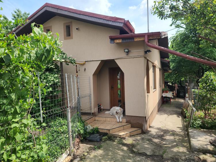 Casă cu 3 camere în Bereasca