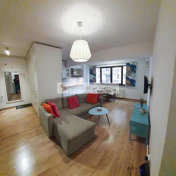 Apartament cu 2 camere semidecomandat, mobilat în Băneasa