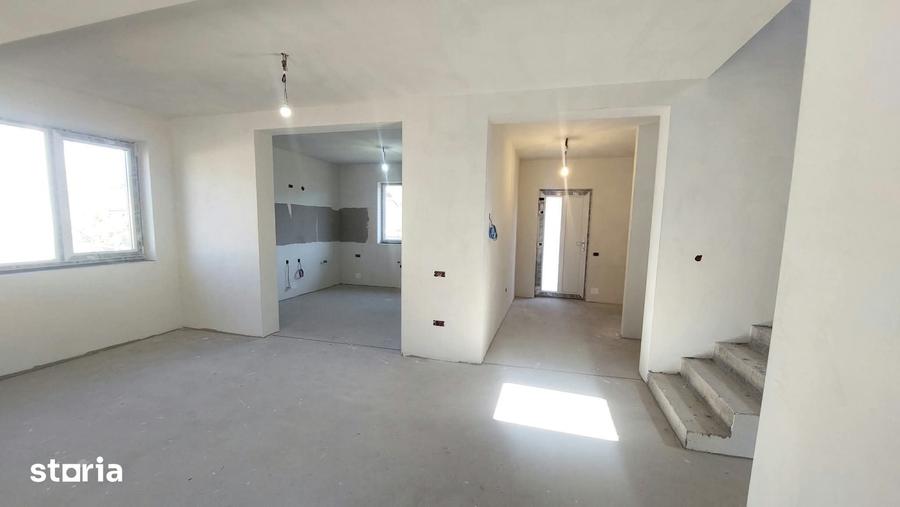 Casă cu 5 camere cu Teren 1000 Mp în Baciu