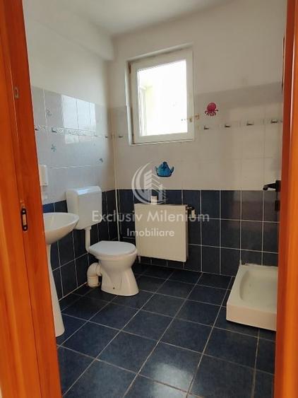 Casă individuală cu 10 camere cu Canalizare în Moșilor
