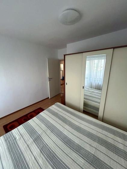 Apartament cu 3 camere decomandat în Obor