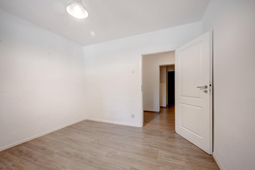 Apartament cu 4 camere semidecomandat în Lacul Tei