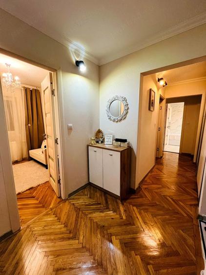 Apartament cu 3 camere decomandat în Decebal