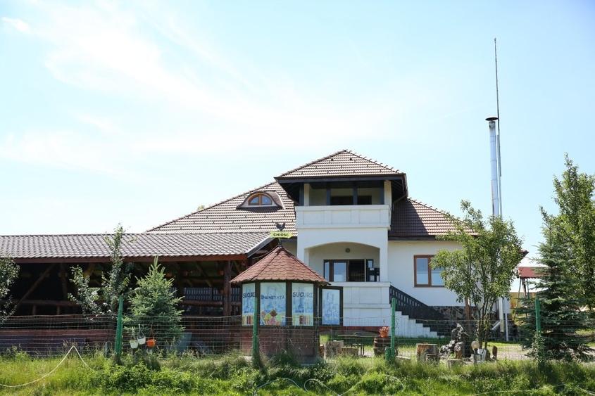 Spațiu comercial, de 620 mp, în Periferie