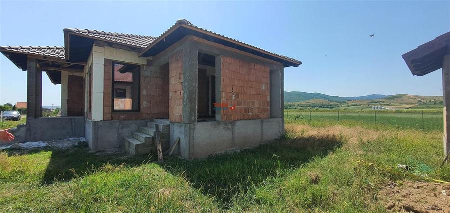 Casă individuală cu 4 camere cu Canalizare în Periferie