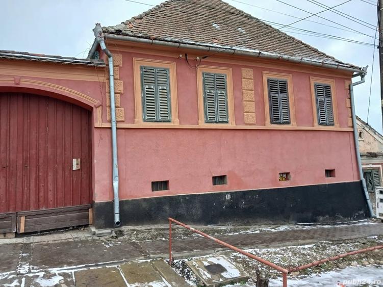 Casă cu 5 camere în Nou