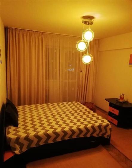 Apartament cu 3 camere semidecomandat în Tătărași