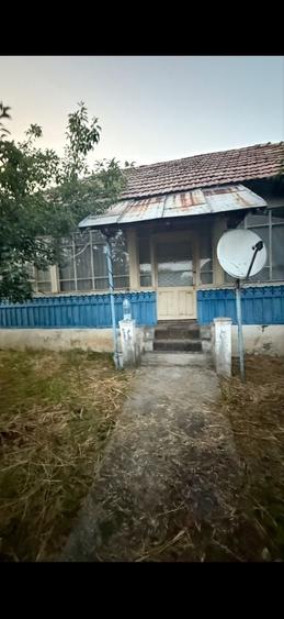 Casă cu 3 camere în Dobroteasa