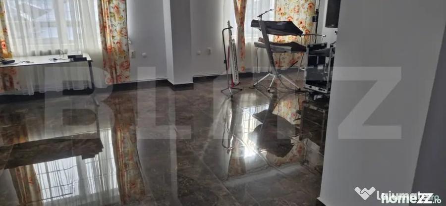 Spațiu comercial, de 300 mp, în Central