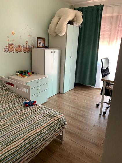 Apartament cu 3 camere decomandat în Grădiște