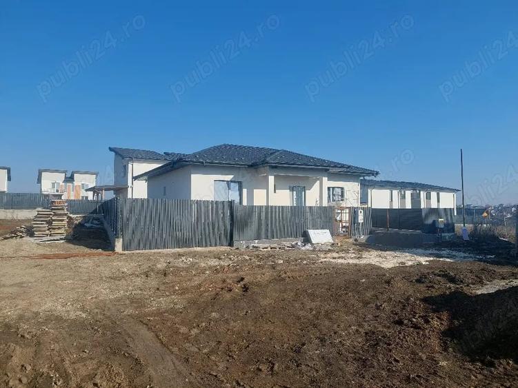 Casă cu 6 camere cu Teren 461 Mp în Găureni
