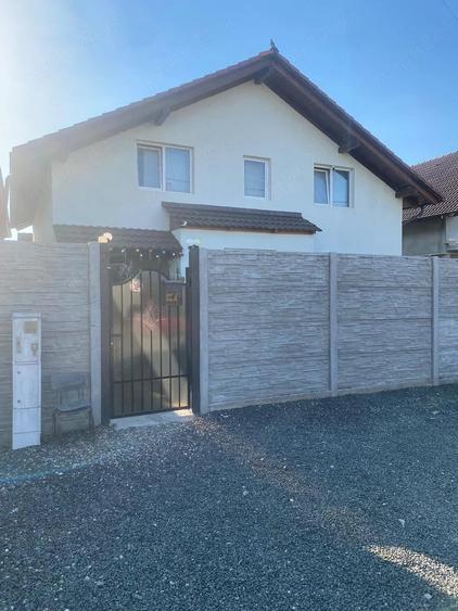 Casă cu 4 camere cu Teren 300 Mp în Livada