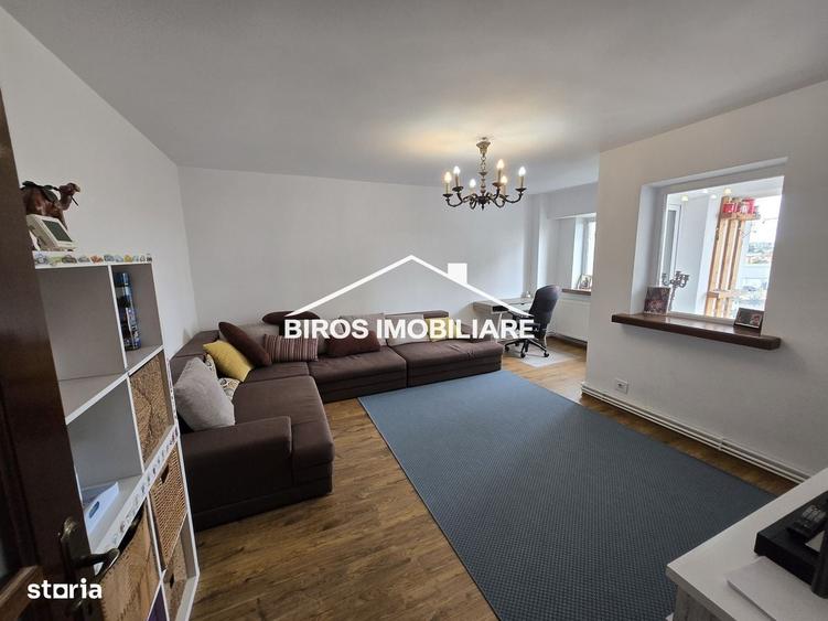 Apartament cu 3 camere decomandat în Rovine