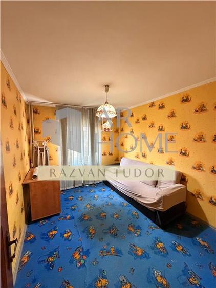 Apartament cu 3 camere decomandat, mobilat în Cioceanu