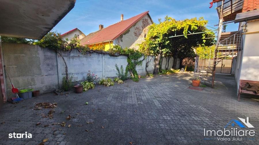 Casă cu 4 camere în Petros
