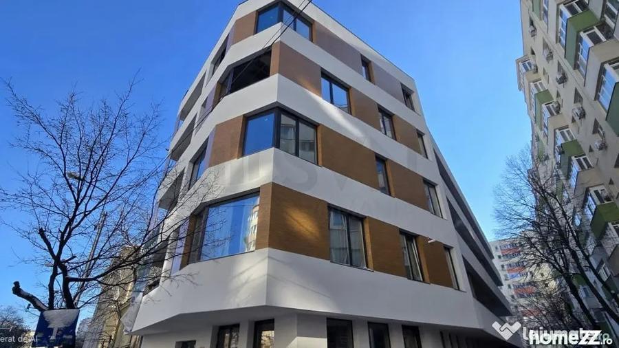 Apartament cu 4 camere semidecomandat în Central