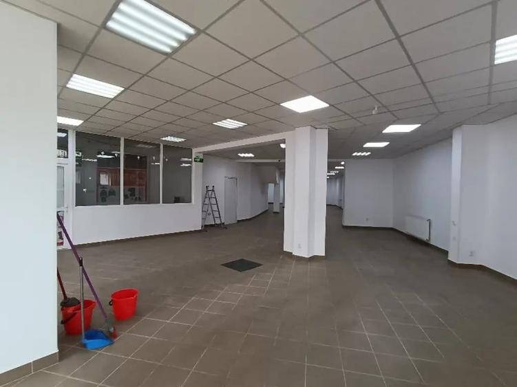 Spațiu comercial, de 300 mp, în 7 Noiembrie