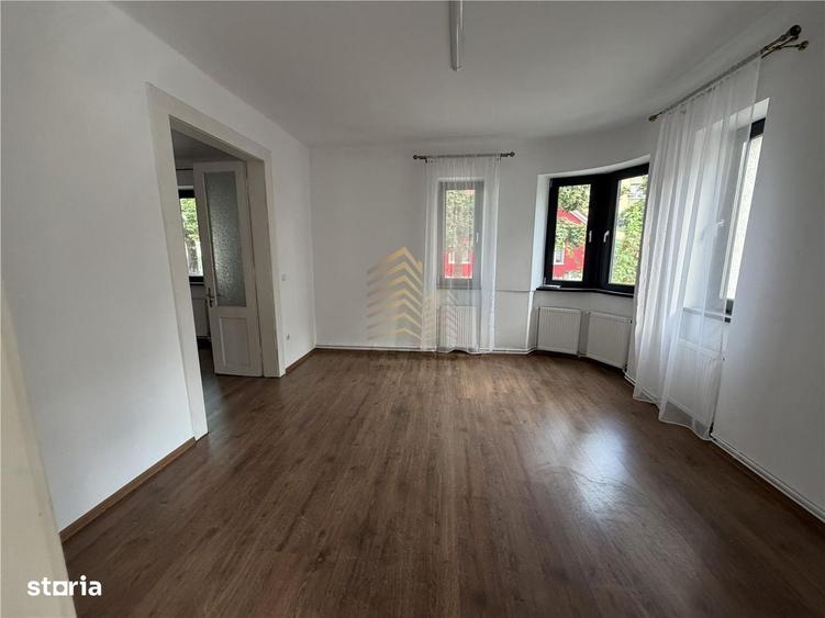 Casă cu 4 camere cu Teren 580 Mp în Central