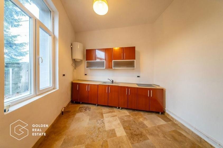 Casă cu 3 camere cu Canalizare în Lipova