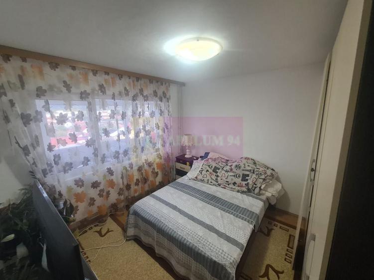 Apartament cu 3 camere decomandat în Cuza