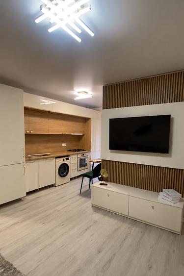 Apartament cu 3 camere semidecomandat în Sud