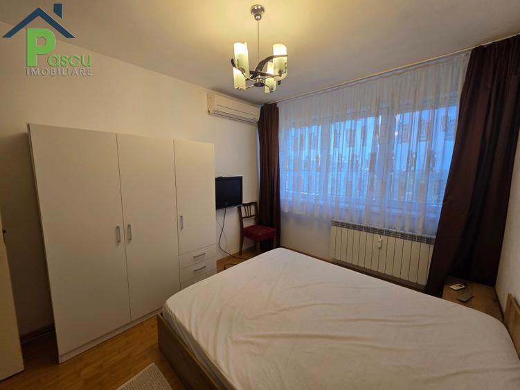 Apartament cu 3 camere decomandat în Pajura