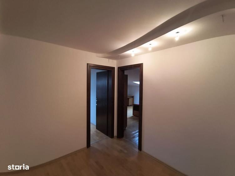 Apartament cu 4 camere în Roșu