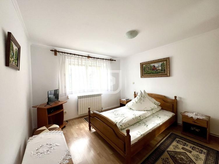 Casă individuală cu 7 camere cu Canalizare în Periferie