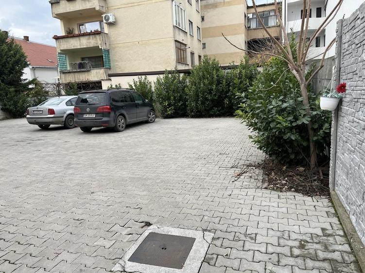 Casă cu 4 camere cu Teren 350 Mp în Central
