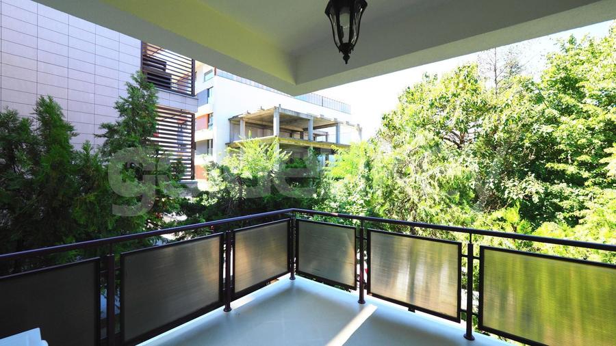 Apartament cu 3 camere decomandat în Herăstrău