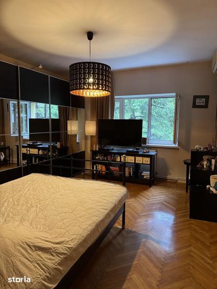 Apartament cu 4 camere decomandat în Pajura