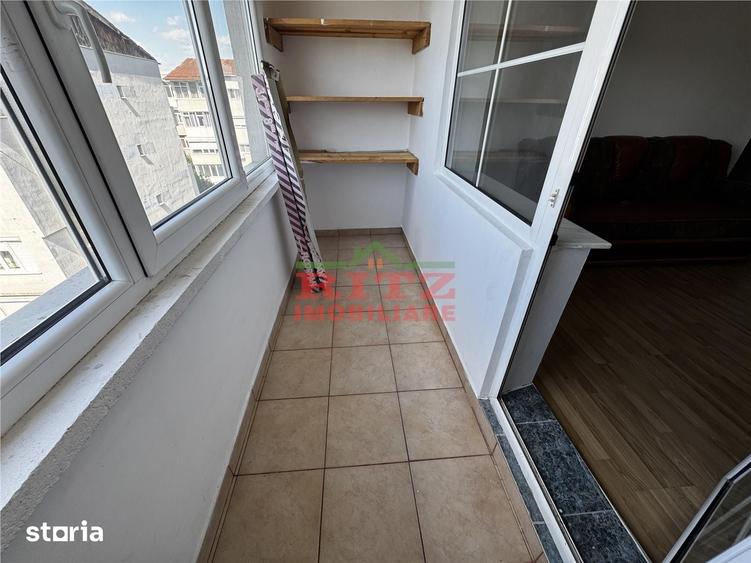 Apartament cu 3 camere decomandat în Tineretului