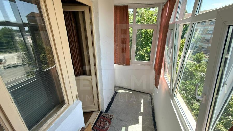 Apartament cu 3 camere decomandat în Valea Rosie