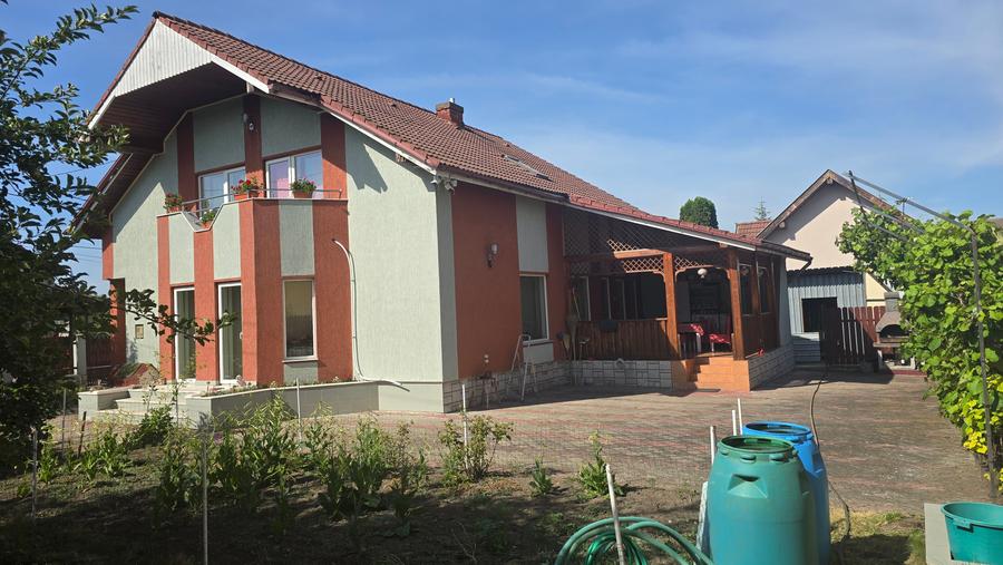 Casă cu 5 camere cu Teren 1159 Mp în Zăvoi
