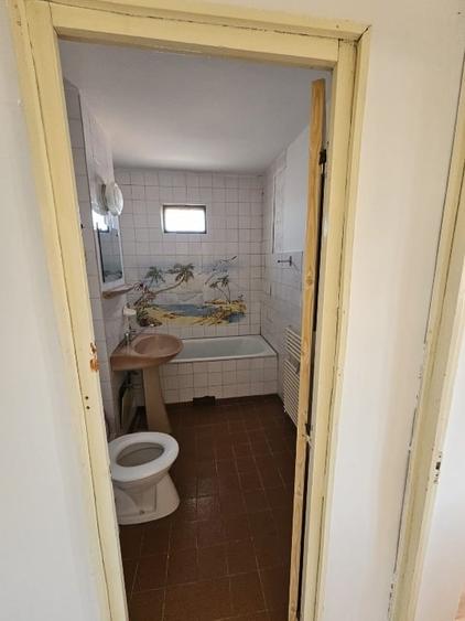 Apartament cu 3 camere decomandat, mobilat în Central