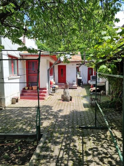 Casă cu 3 camere în Central